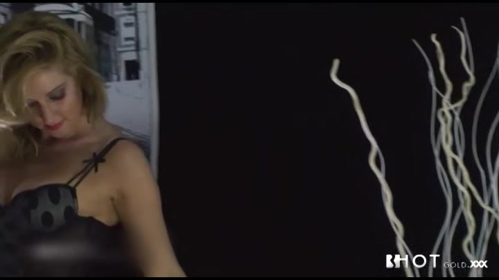 Horny Isabel - HotGold