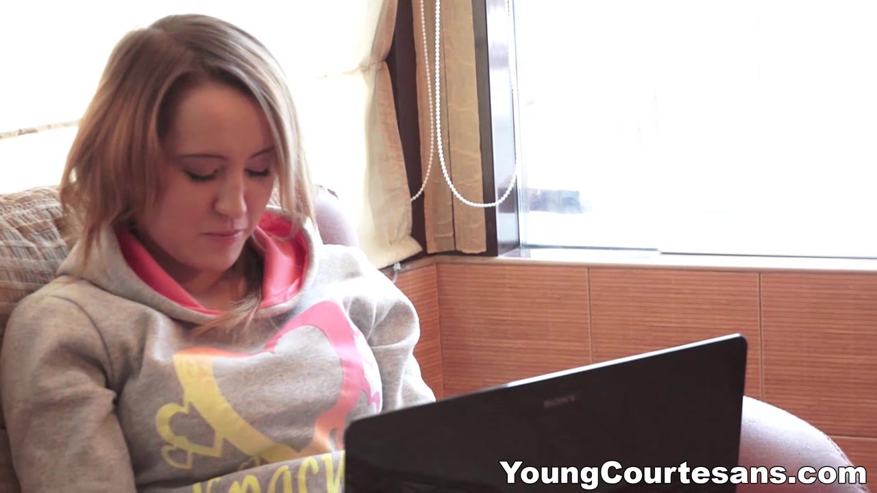Young Courtesans - Gloria Miller - The secretary experience