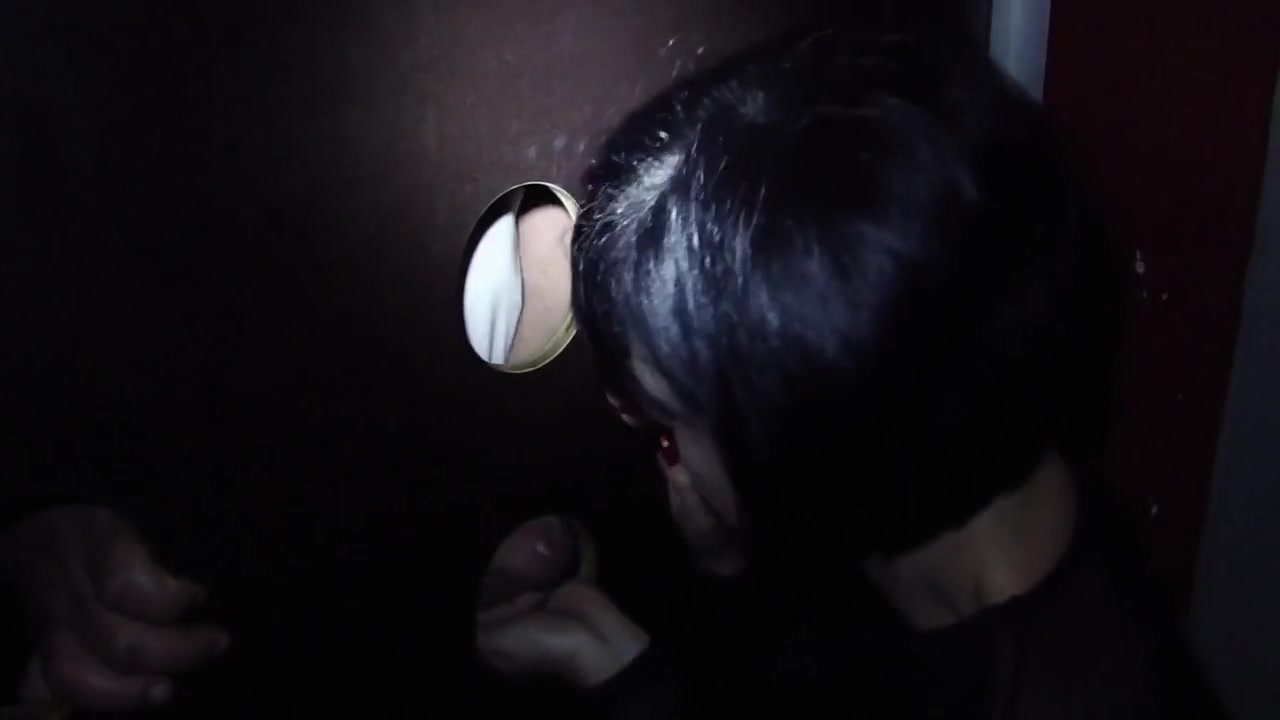Gloryhole Premiere - 3 Schwanze Entsaftet Mit Masken
