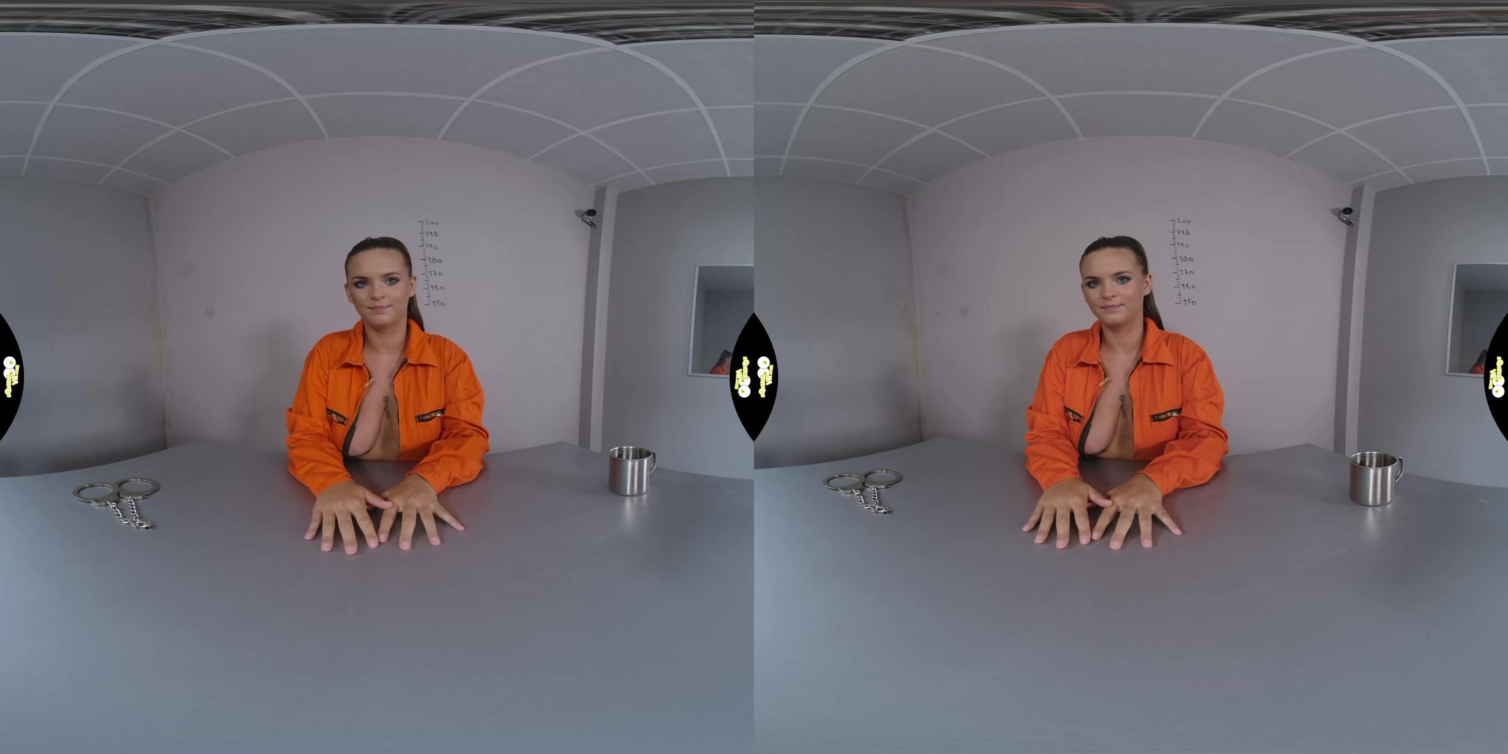 Solo In Prison - SqueezeVR