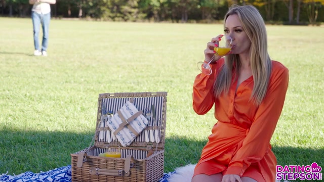 Coming Clean - S3:E4 - Momlover