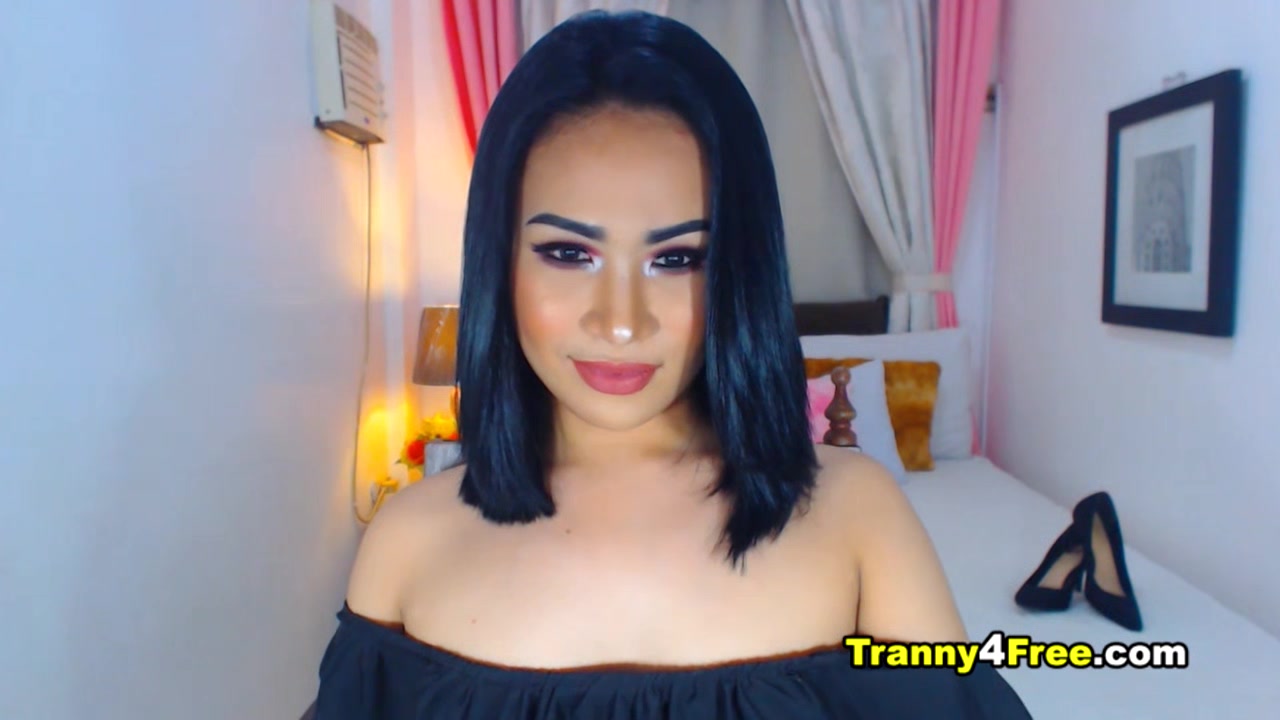 Pink lips Tranny4free masturbating