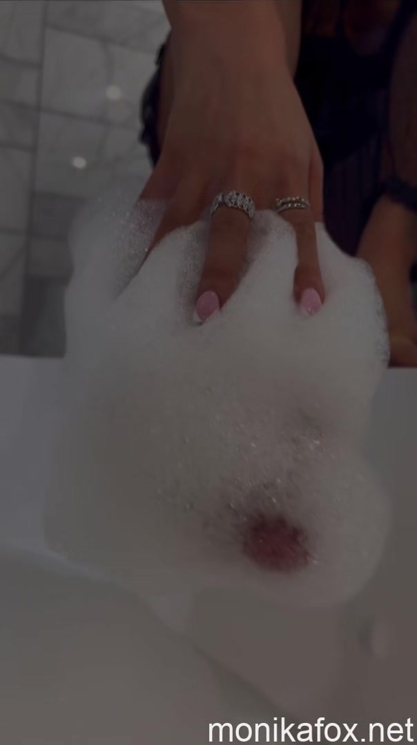 Monika Fox Foam Games In The Bathroom With A Pink Toy - Monikafox