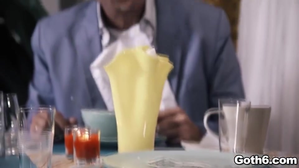 Fucks Very Hot Big-titted Waitress Slit - Steve Holmes And Anna Belle