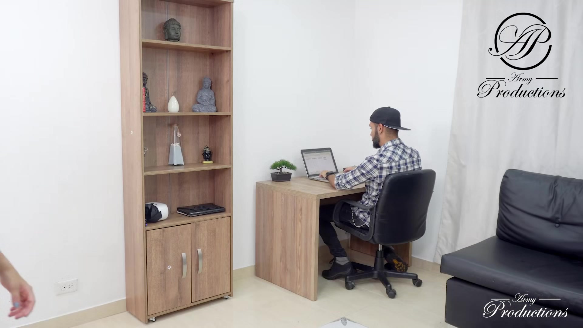 Seducing My Roommate - Armyproductions