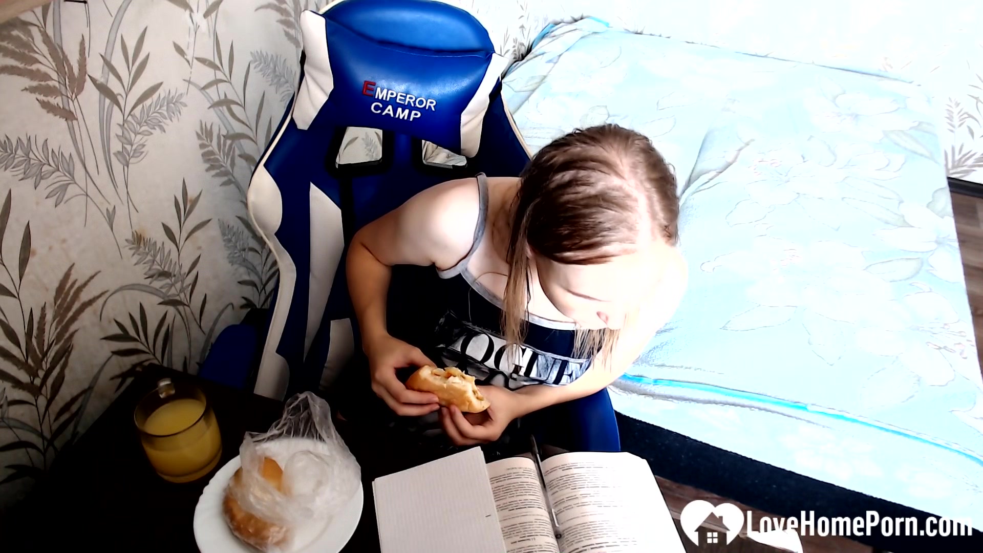 Gamer girl spreads her legs for a solo