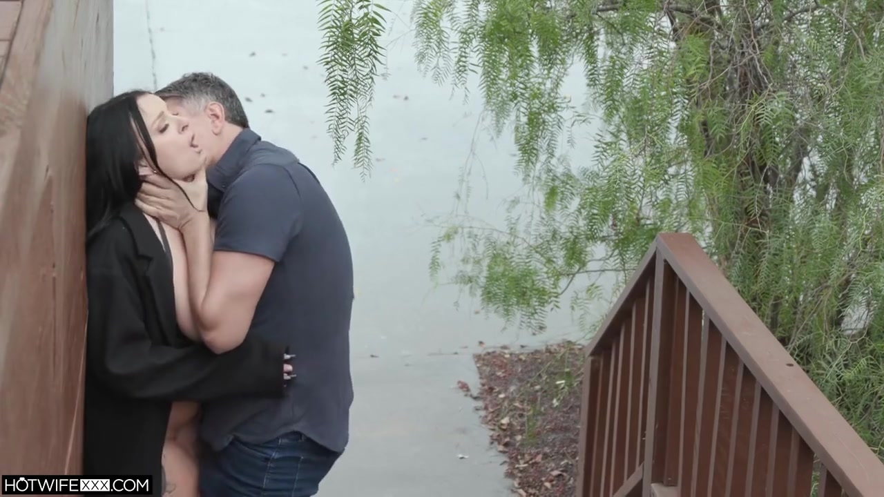 Invites A Stranger Inside For A Drink - Payton Preslee