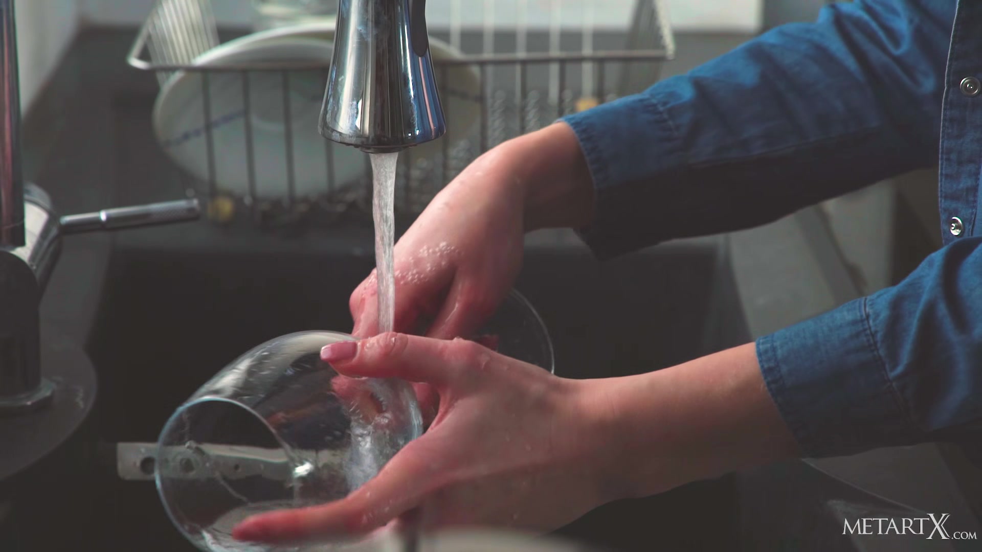 Dishwashing 2 - Amelia Gin - MetartX