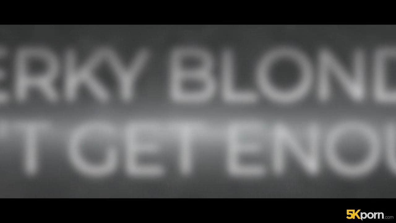 Black Red and Cum - 5KPorn