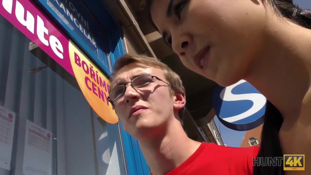 HUNT4K. Slender brunette and her skinny BF need cash for vacation