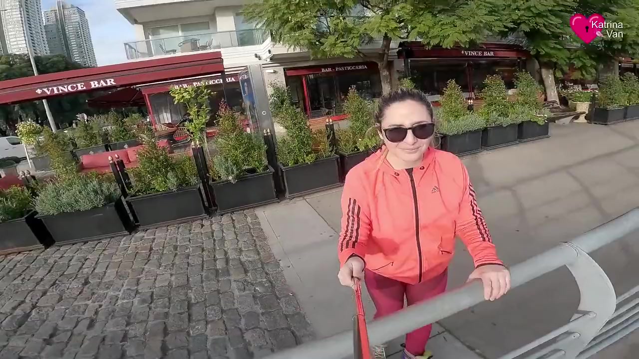 Girl On Roller Skates Gives Blowjob In Public, Cumface!