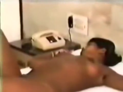 Tanned hottie enjoys a desi amateur sex session