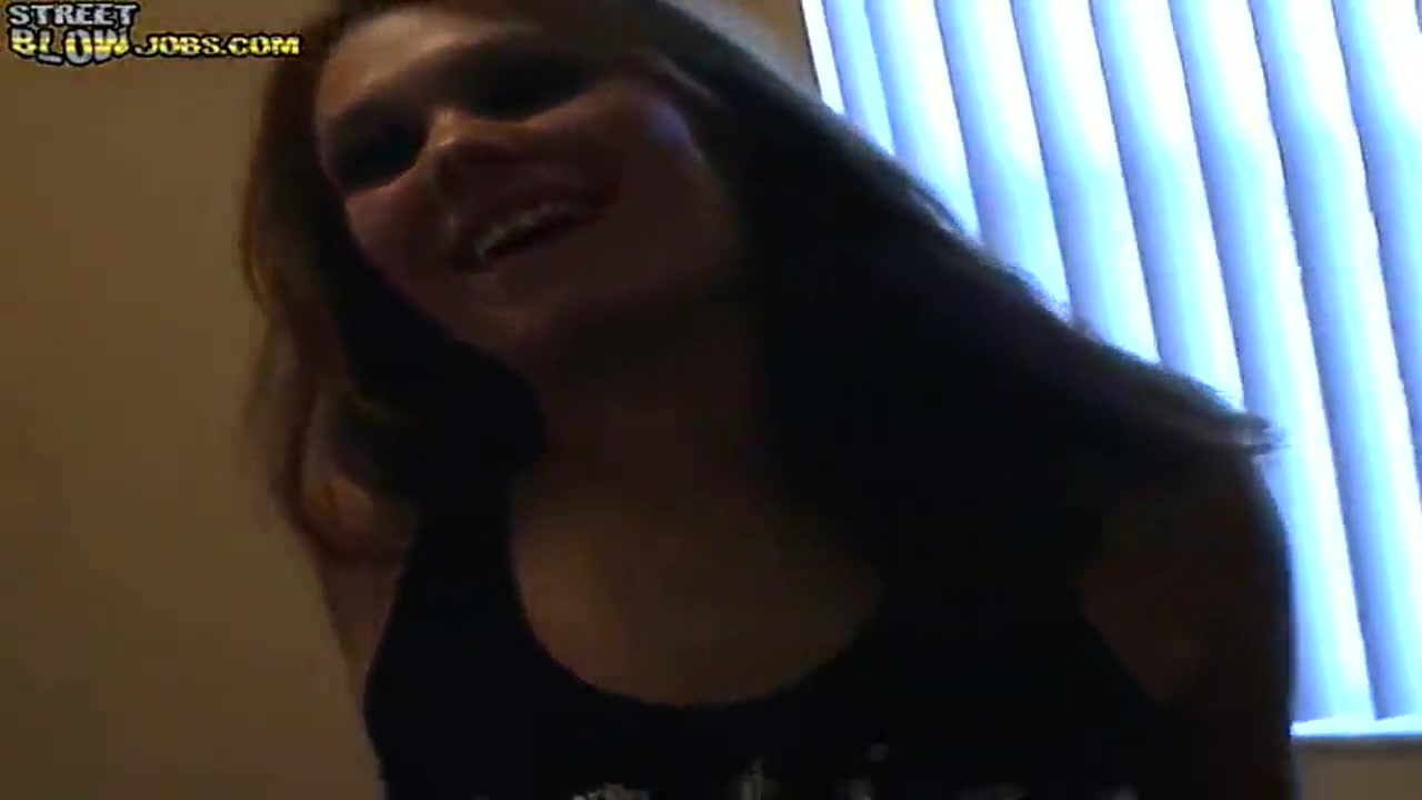 Daisy gives head to Rob in pov