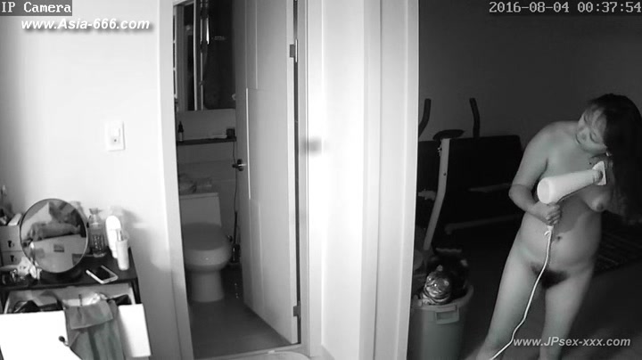 Hackers use the camera to remote monitoring of a lover's home life.***
