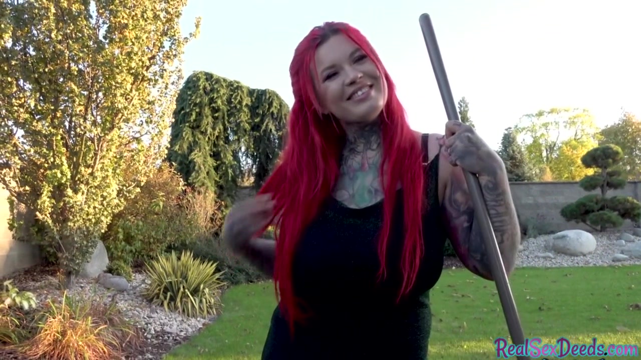 Tattooed chubby eurobabe seduced into outdoor POV sex