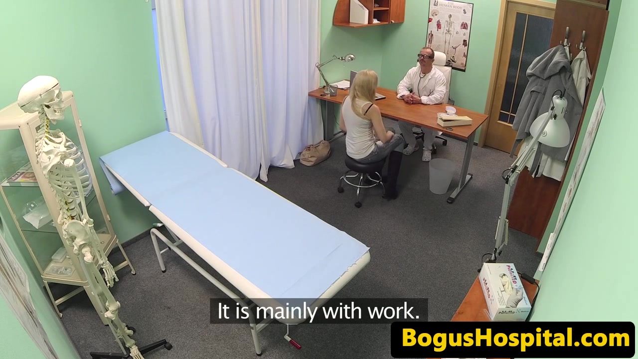 Amateur euro patient pussyfucked by doctor