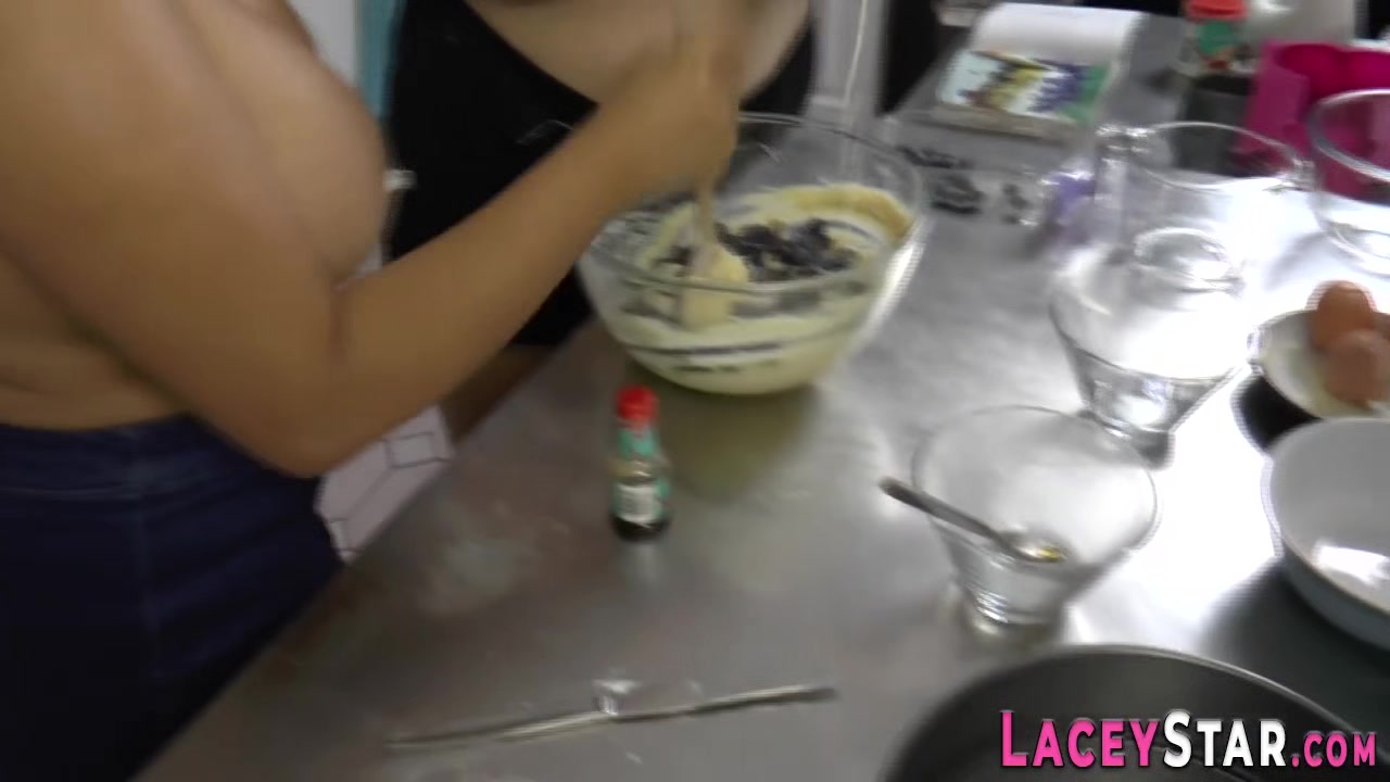 Caked smeared brit gran gets toyed