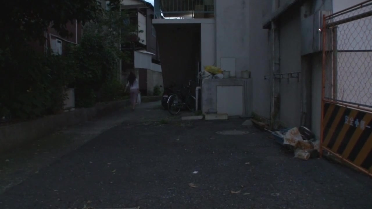 Young Asian Girl Sucks Scrotum