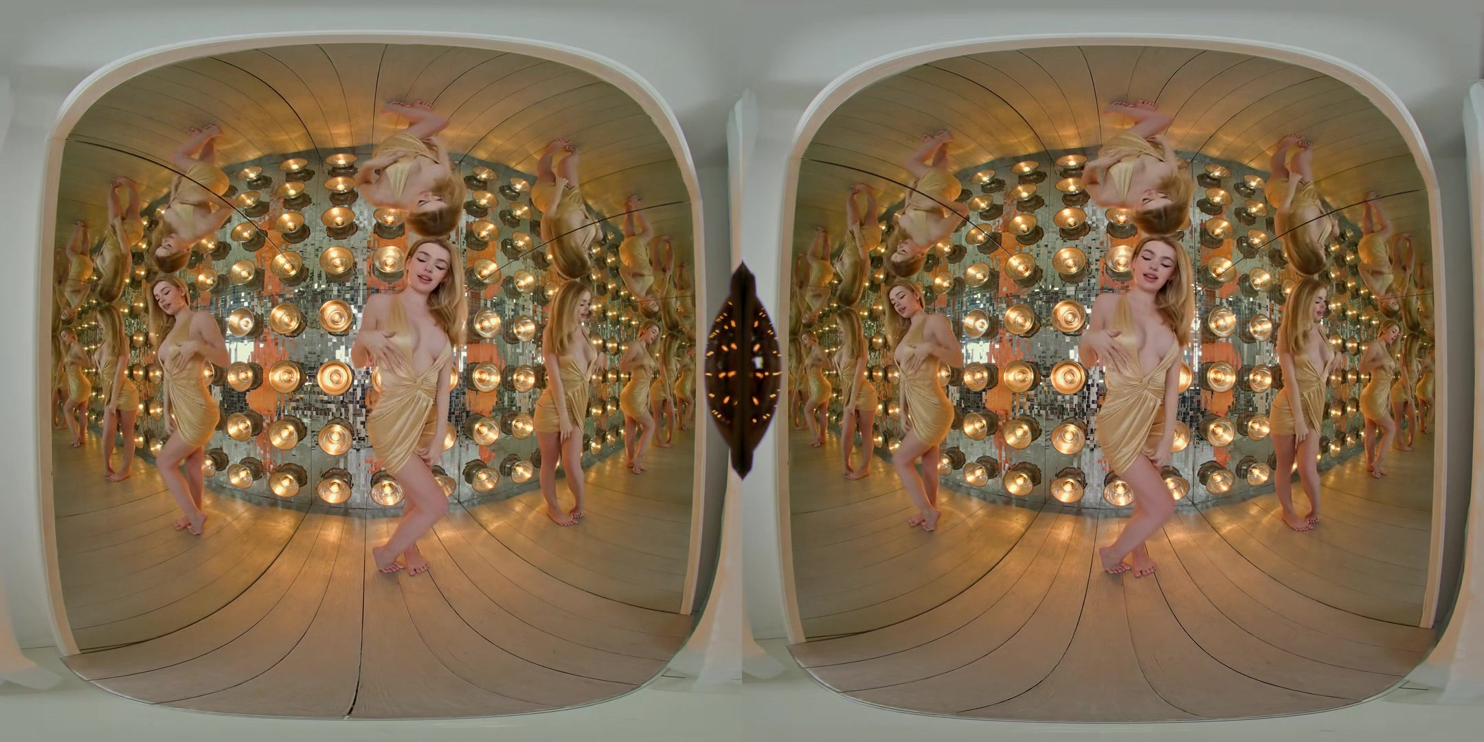 Julia In The Mirror Cube
