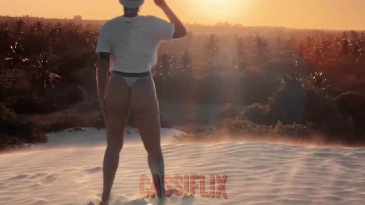 Ele Pegou A Mamae Noel Se Masturbando, Fez Ela Gozar Gostoso! Assista Completo No Cassiflix 10 Min