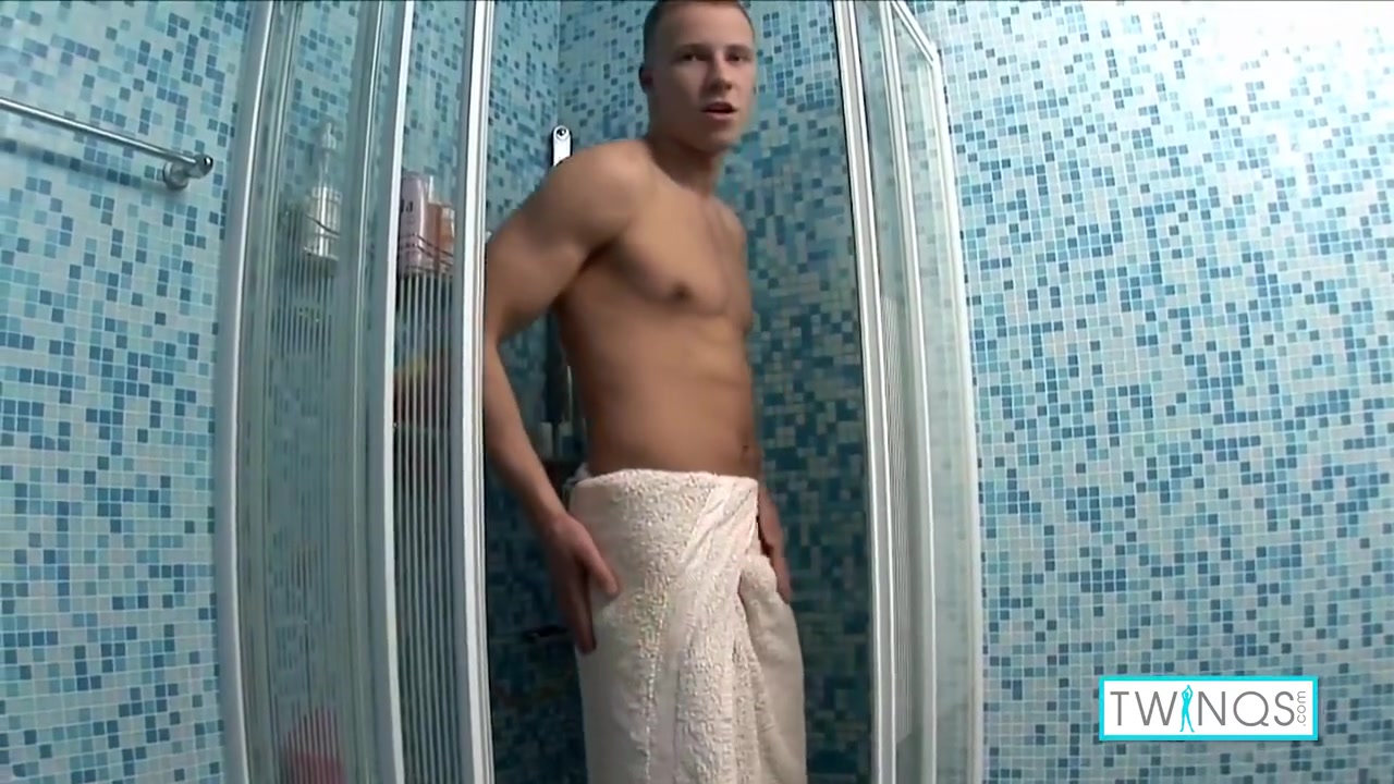 Hot Muscular Boy Jordan V Wanks His Juicy Dick After Shower!