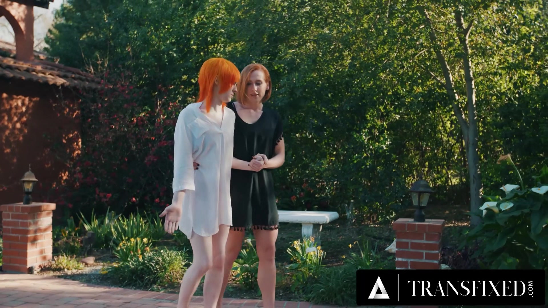 TRANSFIXED - Couple Jean Hollywood Shiri Allwood Go WILD On Cis Masseuses During Vacation PART 1 2