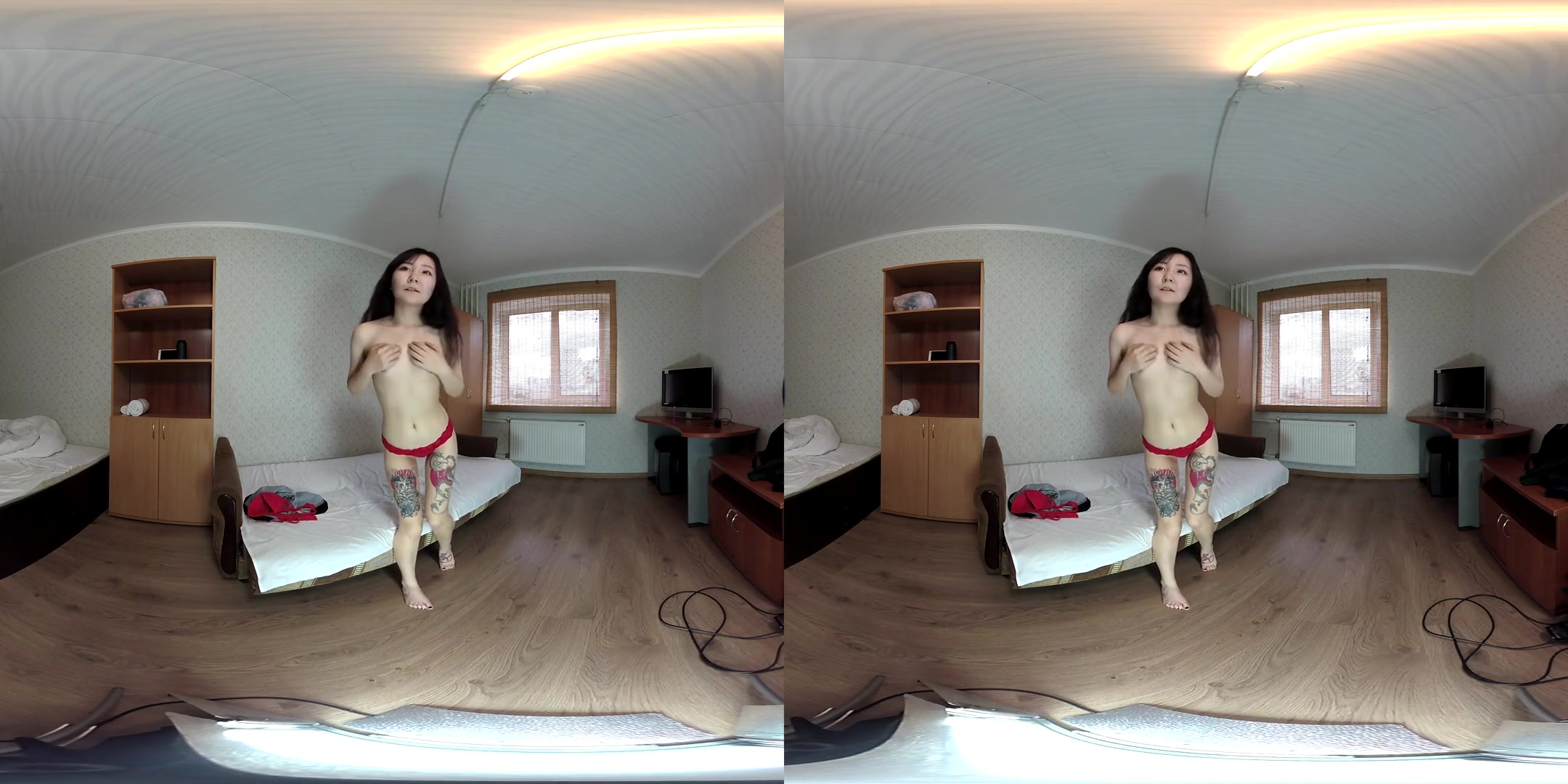 Lolli Luna in Skypeshow - Petite Asian Fingering