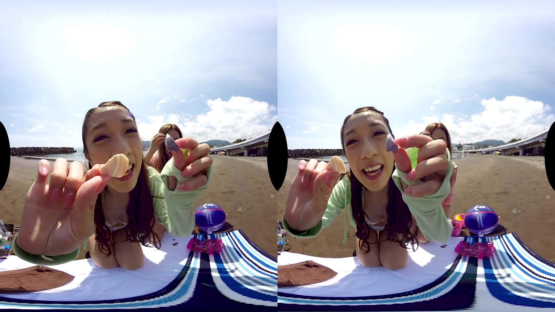 Ria Kashii & Rino Kirishima in Ria Kashii & Rino Kirishima Fun at the Beach Before Threesome at the Onsen - KoalaVR