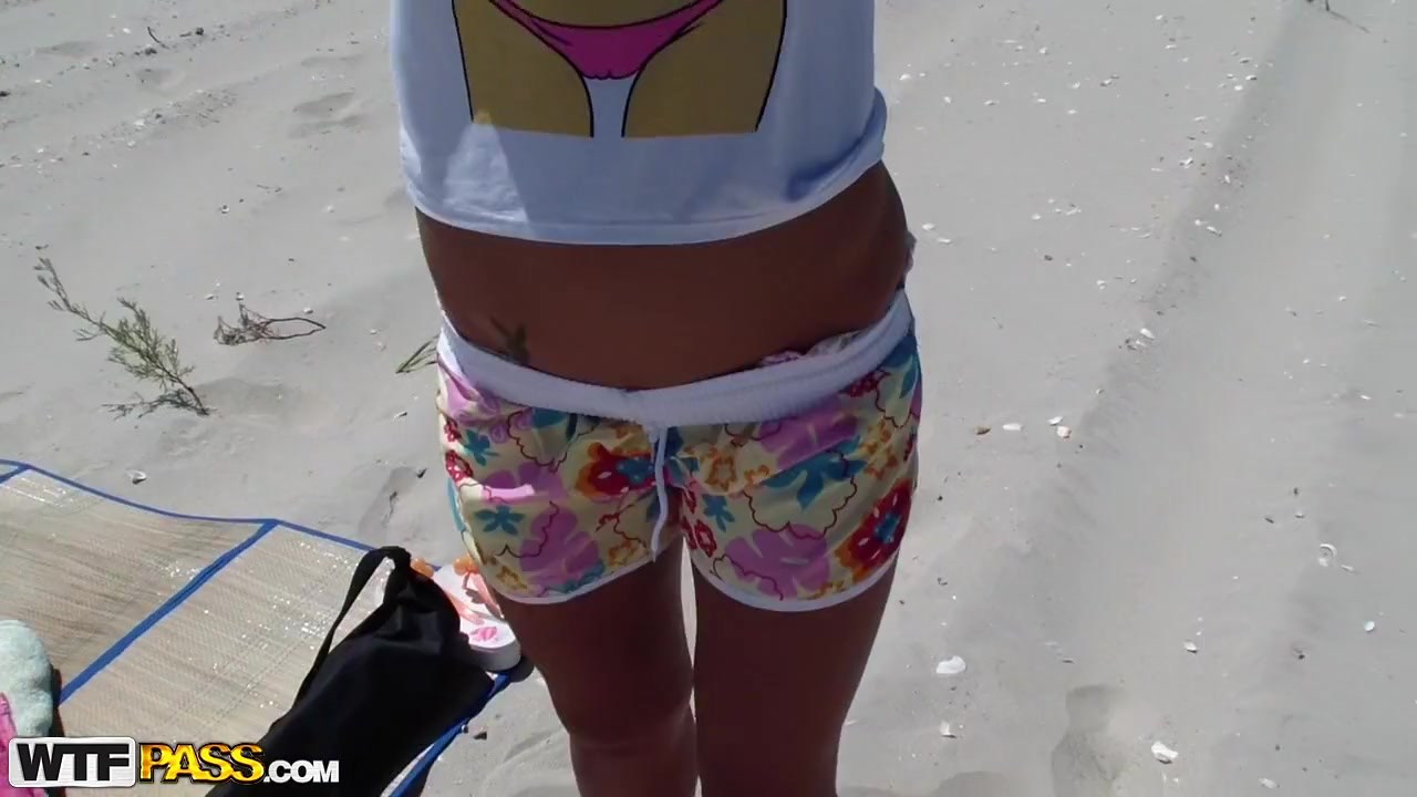 Adele In Amateur Nude Couple Shagging On A Public Beach