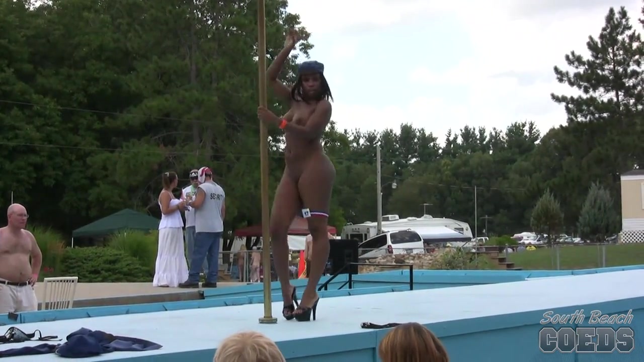 Front Row At The 2010 Saturday Show By Glenn 1 Of 2 - SouthBeachCoeds