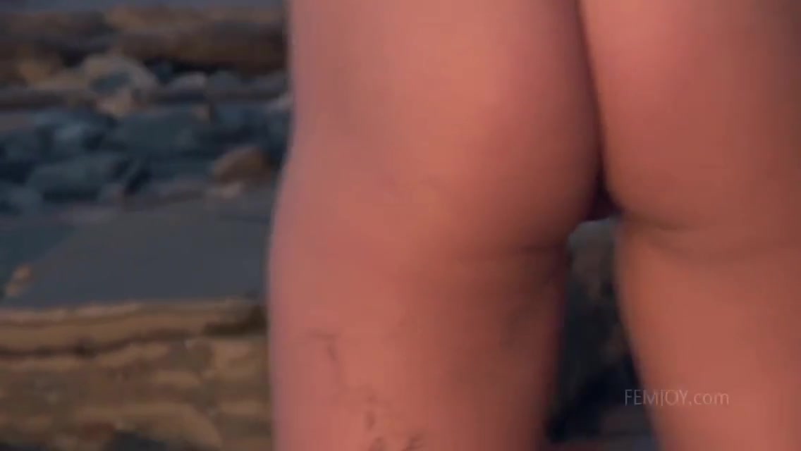 Whitney Conroy In On The Beach 5 Min