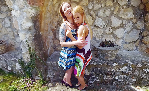 Nikky Thorne & Minnie Manga in Two Sexy Ladies Love To Tease You - myVRsin