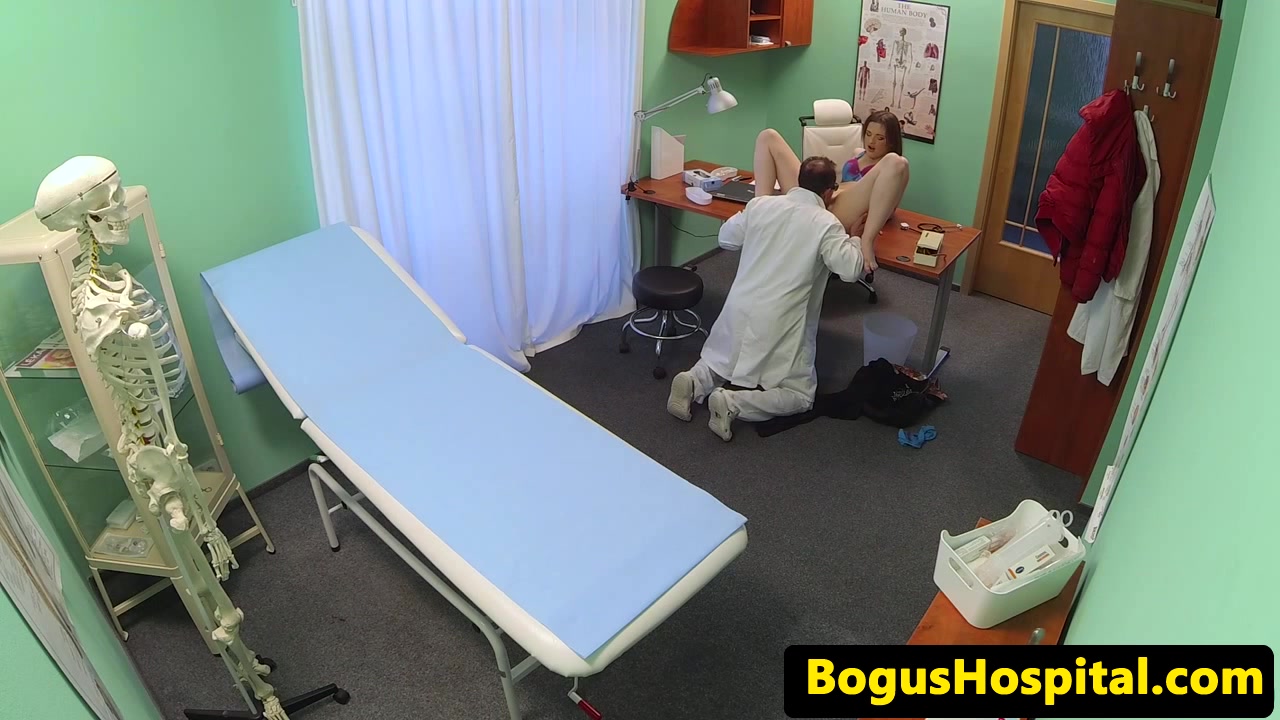 Euro babe pussylicked by the doctor