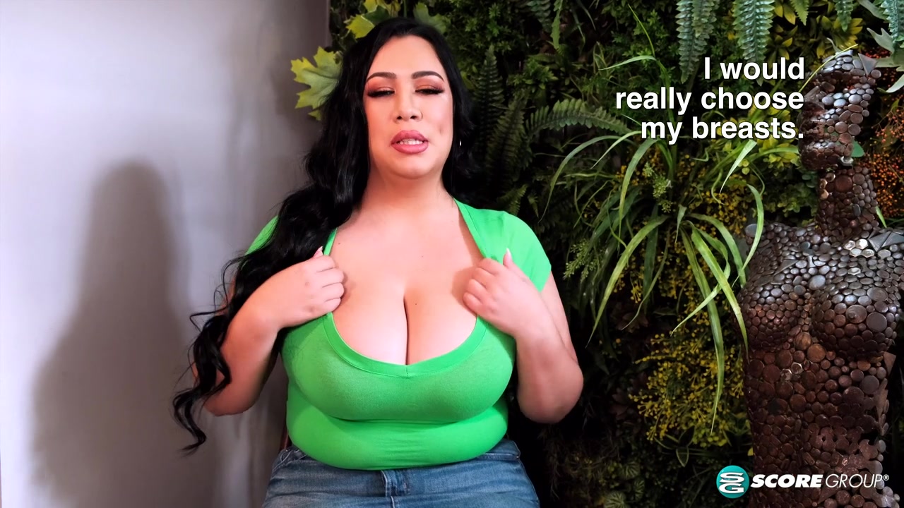 Julia Mendoza: Tit Chat