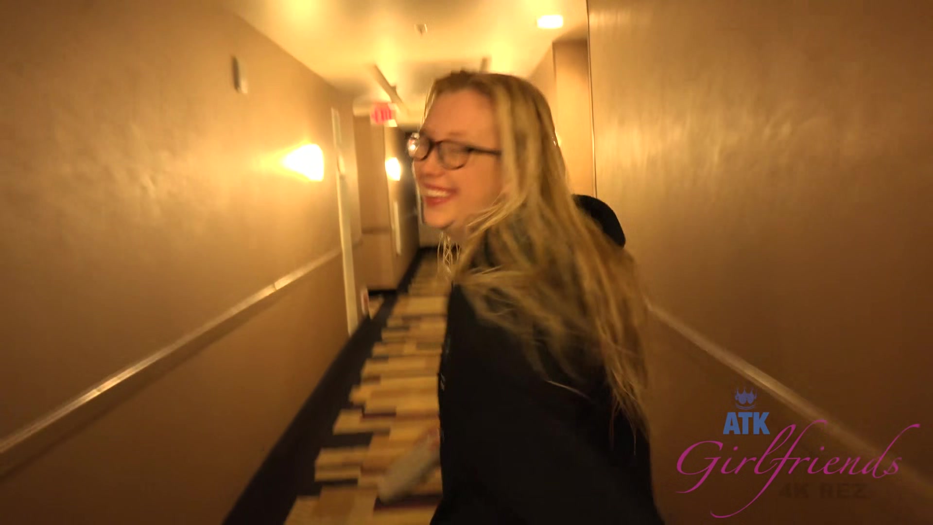 Virtual Vacation In Las Vegas With So Hot Blonde Samantha Rone 1/3