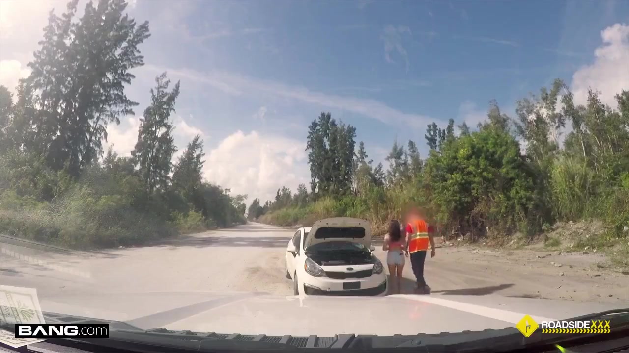 Helping Yammy Girl With Broken Car