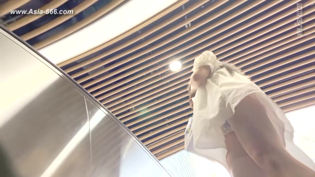 peeping chinese amateur upskirt.203