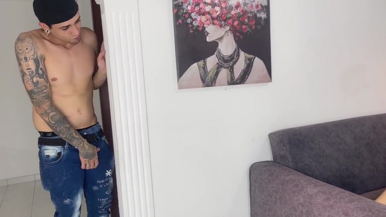 Me Follo A Migo De Mi Novio Cuando El Esta En La Universidad