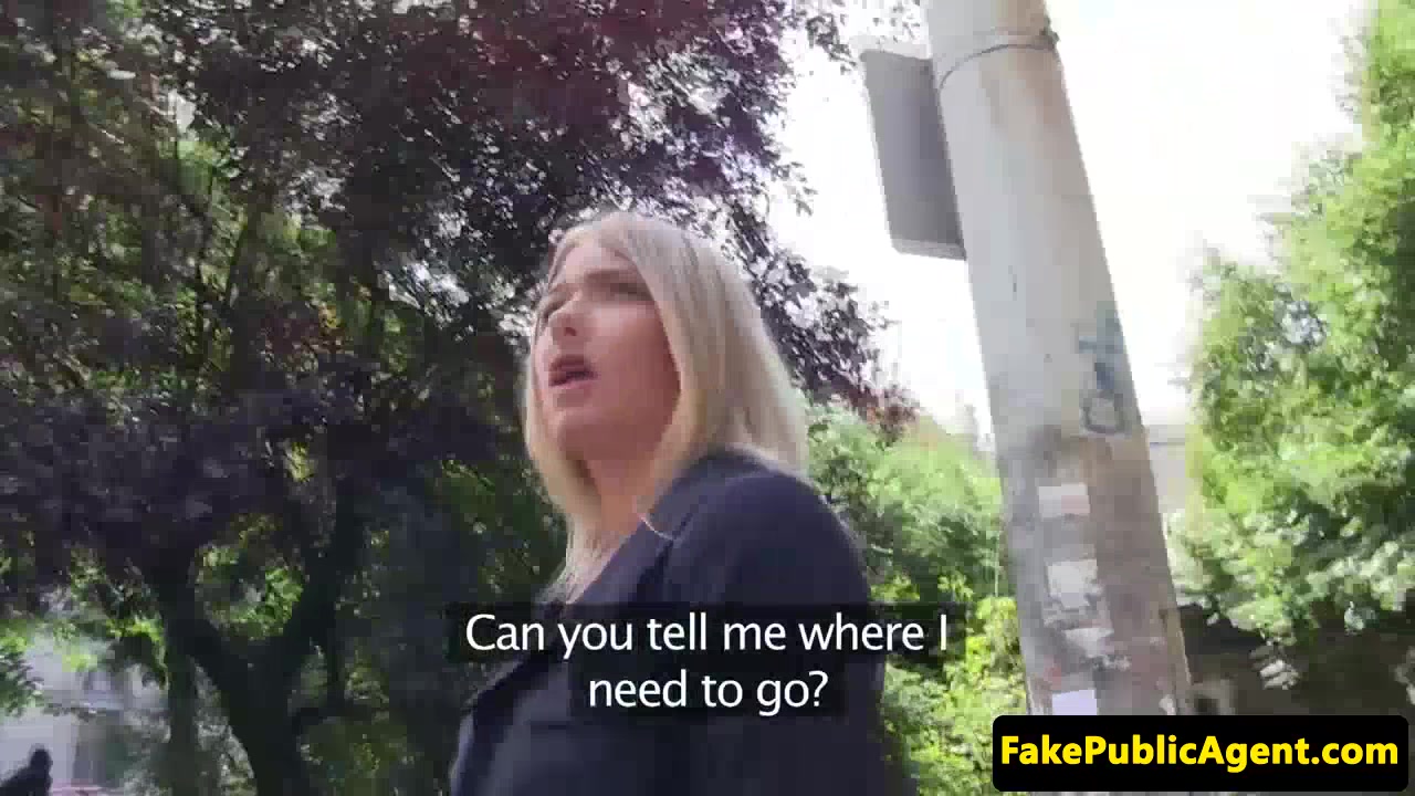Euro beauty fucked on the backseat for cash