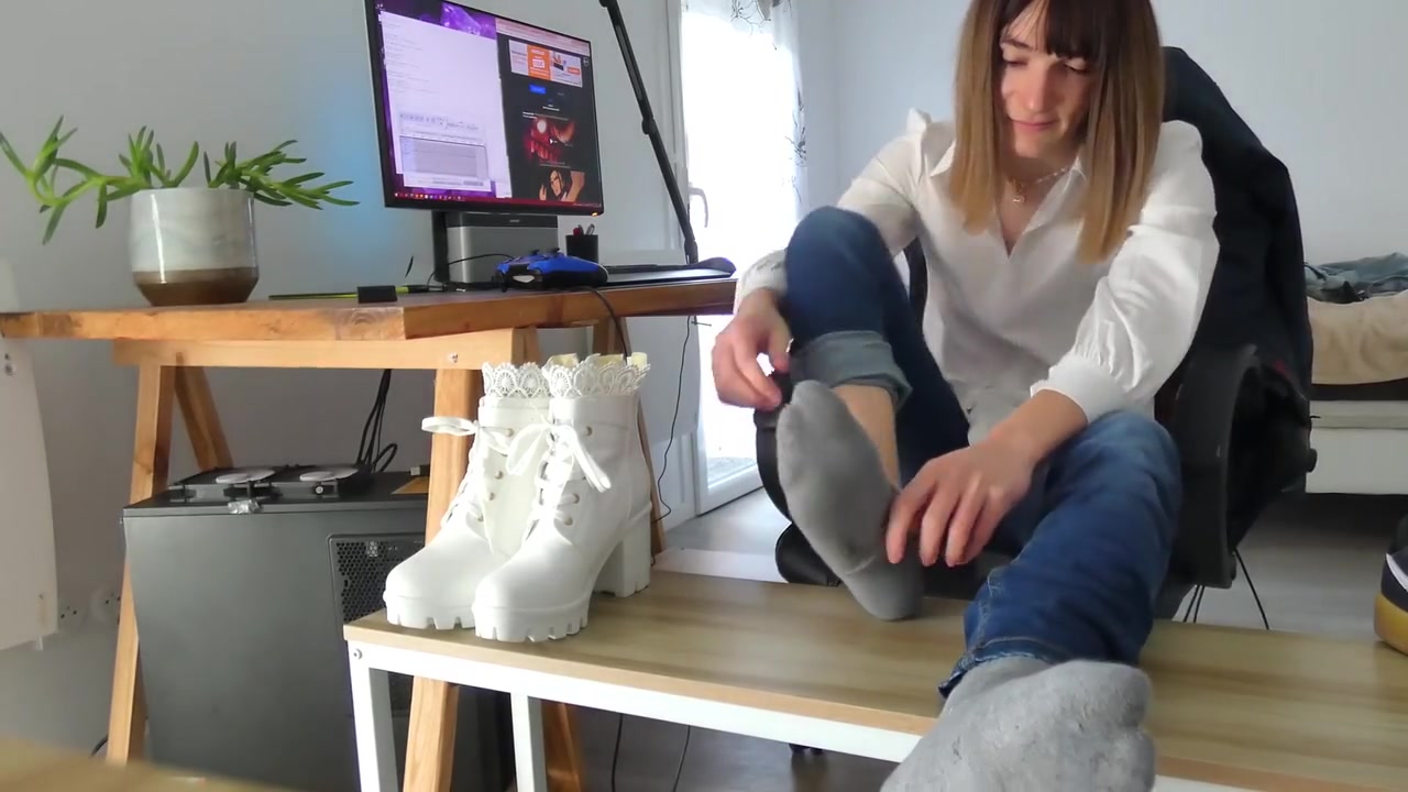 The Smell Of My Dirty Feet Make Me Cum