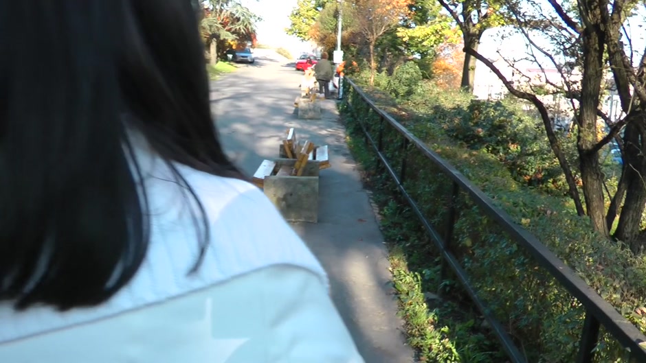 Hot chick gets her twat fucked in the outdoors
