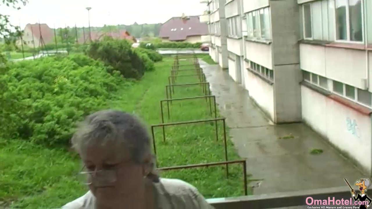 OmaHotel Two very old and very fat grannies
