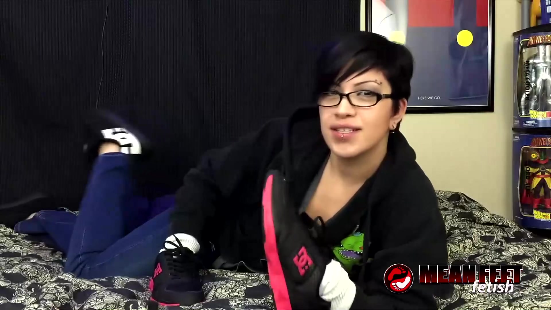 Nerdy Cassandra Cain Wants To Show Her New Looks