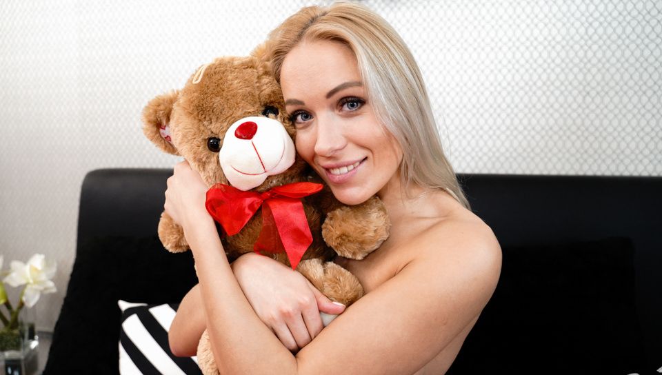 Angelika Grays & Porno Dan & Matt Bird in All I want for Valentine's Day is my Stepsister!
