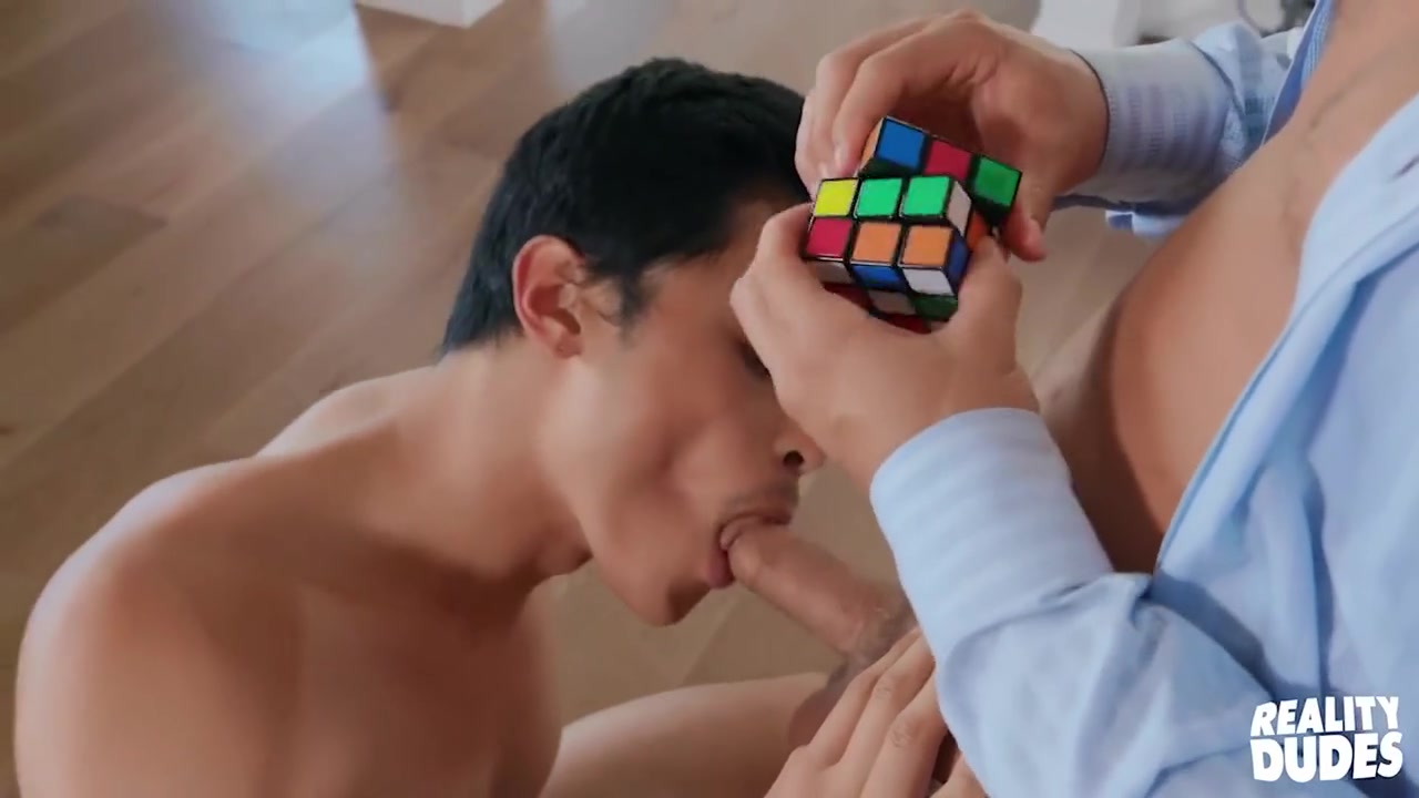 Tries To Do The Task While His Dick Is Getting Sucked By - Eli Hunter And Max Blairwood