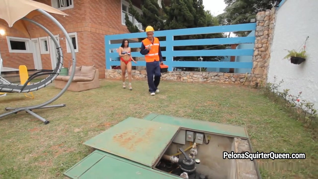 Pelona Squirter Queen - Ramon Fixing A Brunette Pussy