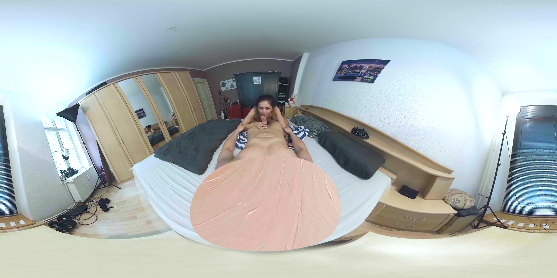 Lullu Gun in Breakfast or Sexo? - LibertineVR