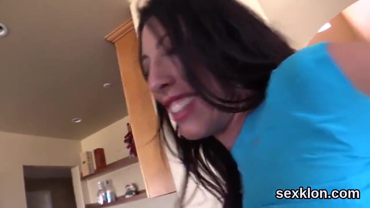 Idol Gets Her Ass Hole Nailed With Huge Pecker