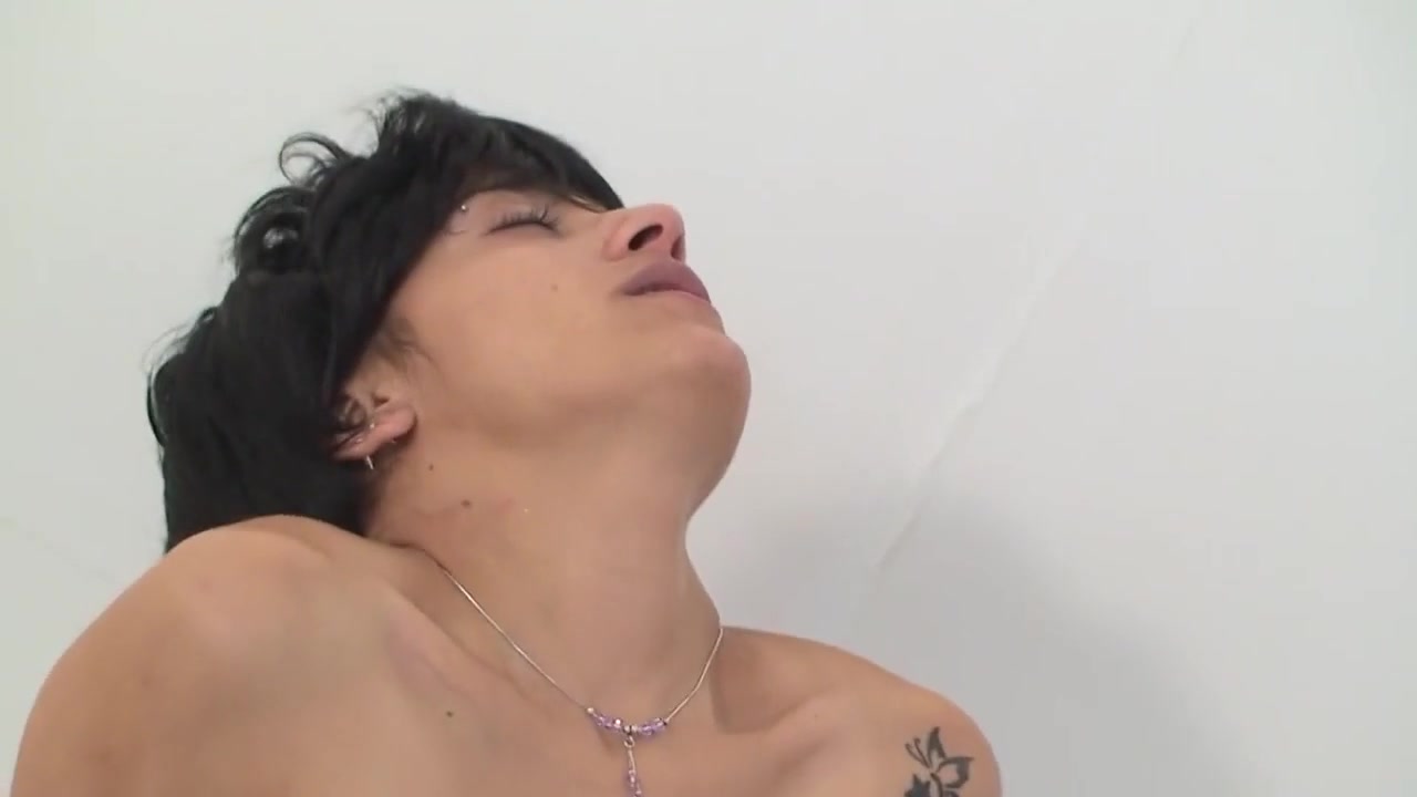 Latina Photographer Taking Photos Of A Teen In Her Studio. But They Get Horny And Fucks She
