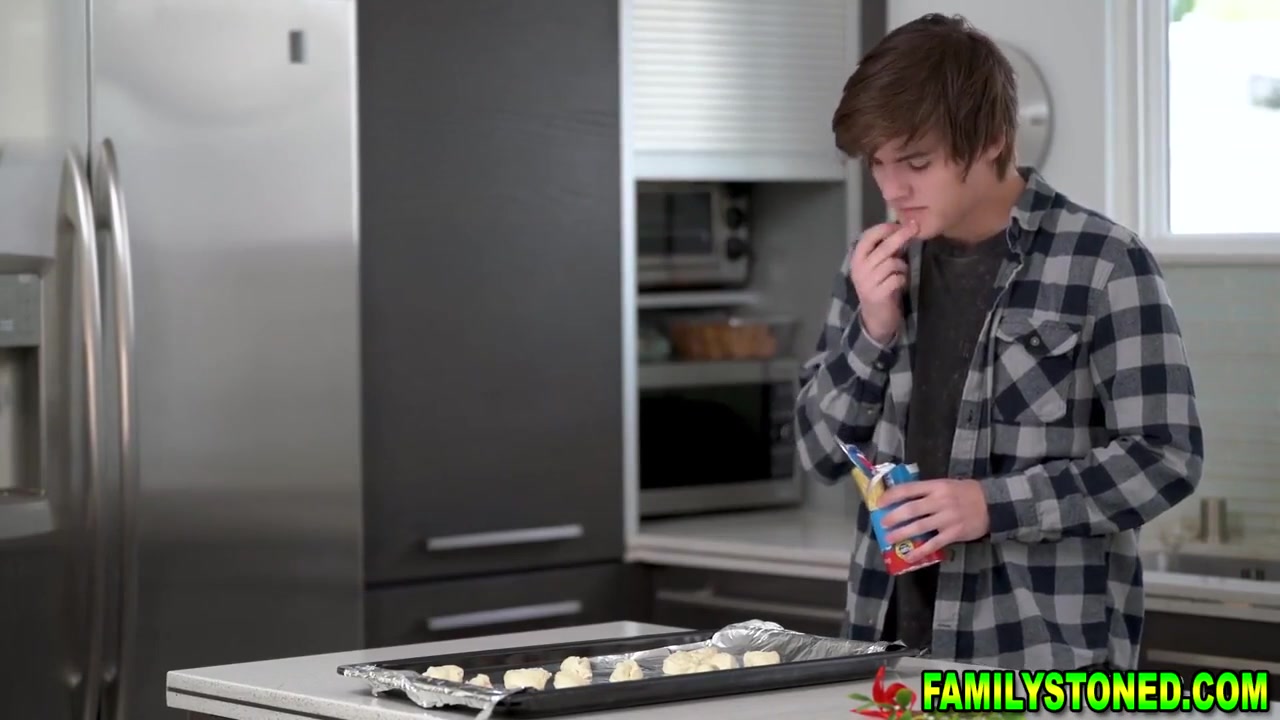 Stepmom Penny Catches Stepson Fucking A Can Of Raw Dough